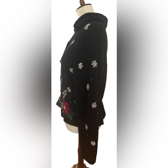 Vintage Victoria Jones Black Faux Fur Christmas Poinsettia Cardigan Size Medium - Picture 3 of 12